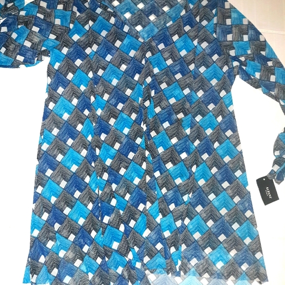 Beautiful NWT Plus Size V-neck Shirred 3/4 sleeve - Picture 11 of 13